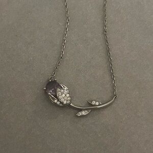 Chic Silver Necklace with Purple Accent